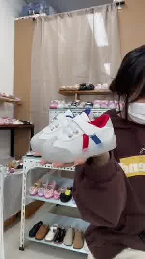 스와르 핍스 2선 LED 운동화